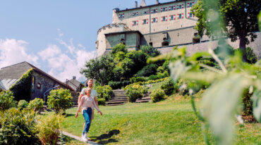 hello Salzburg,Burg Hohenwerfen,Sommer,Kultur,Werfen,Aussicht,Sehenswürdigkeit,Ausflugsziel,Ausflug,Pärchen,Mann,Frau