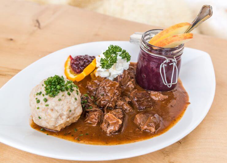 Wildragout mit Semmelknödel